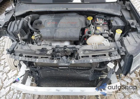 2018 Jeep Compass Latitude 4X4 z USA, uszkodzony, nr VIN 3C4NJDBBXJT199412